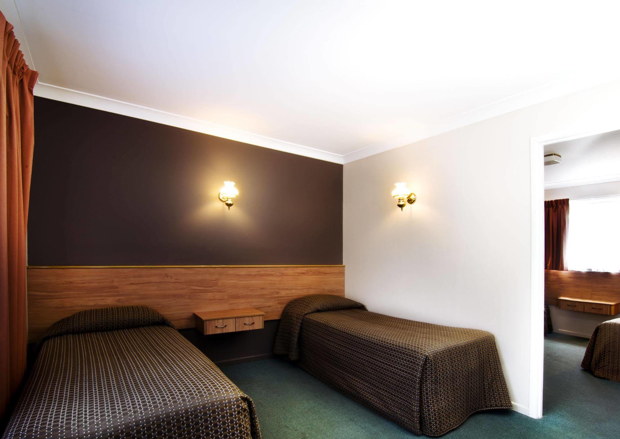 Riviera On Ruthven Motel Toowoomba Exterior photo